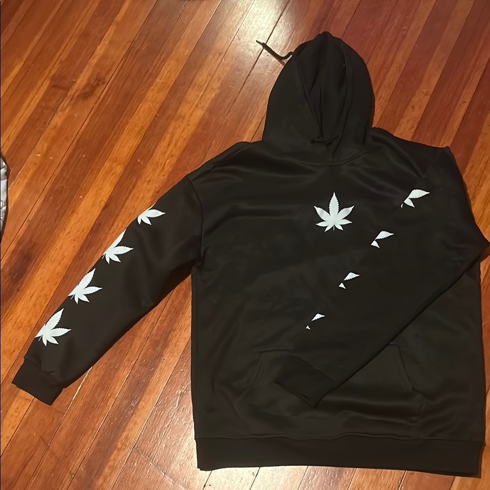 Black “leaf” Hoodie, Size XL